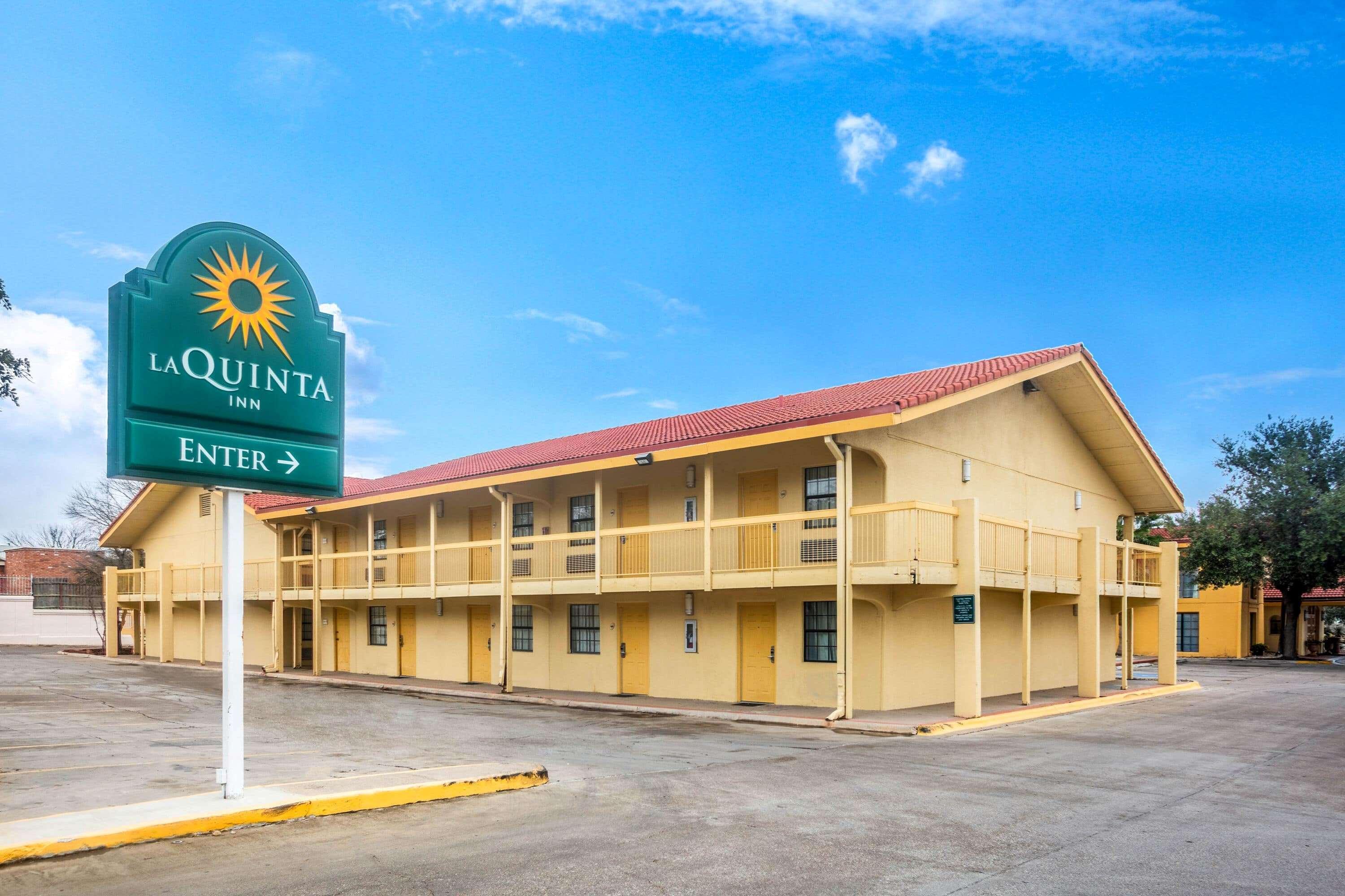 Super 8 By Wyndham Eagle Pass Hotel Exterior photo